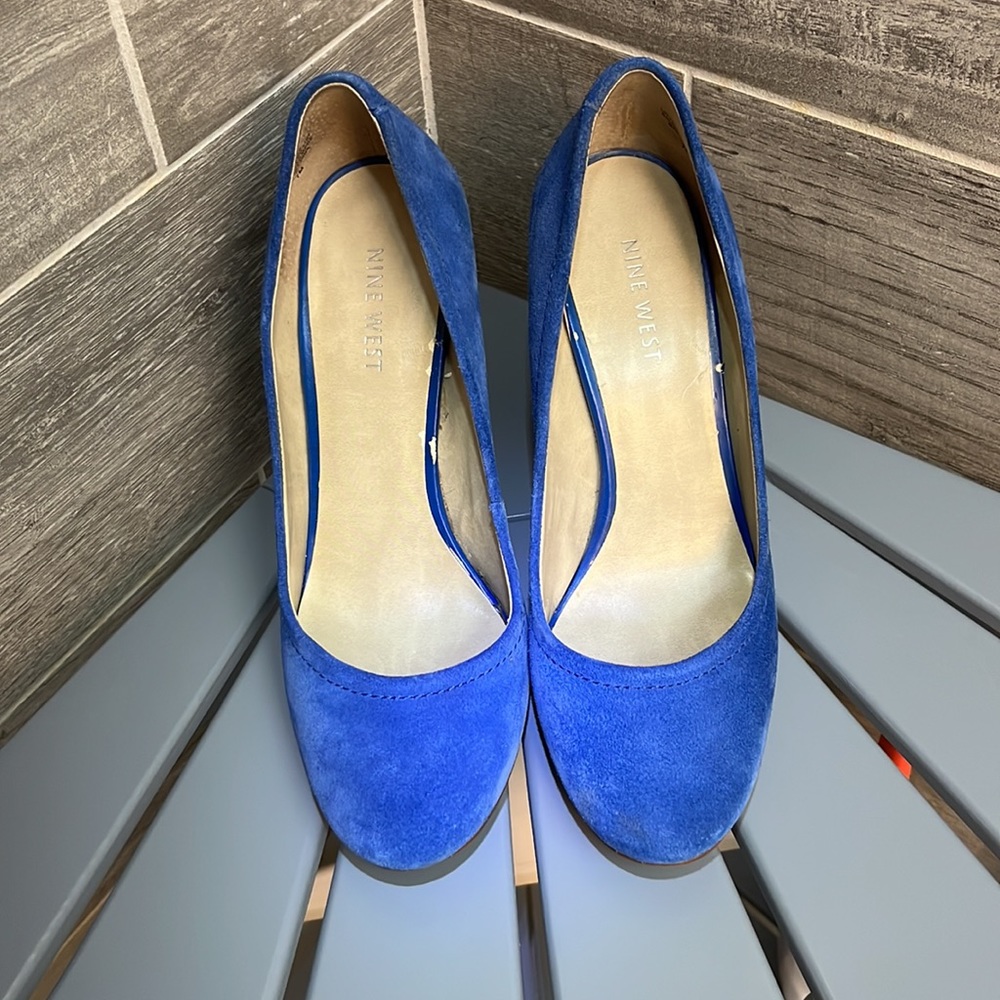 EUC NineWest Vibrant Blue suede pumps - size 7